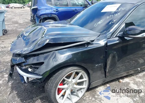 2015 Infiniti Q50 Premium/Sport z USA, uszkodzony, nr VIN JN1BV7AP2FM337093